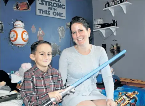  ?? ALLAN BENNER/ STANDARD STAFF ?? Dominick Stone, with his mother Ashley, will undergo a life- saving operation Jan. 16, to correct heart defects.