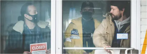  ?? Carlos Osorio / REUTERS; Carlos Osorio / REUTERS; Peter J Thompson / National Post ?? Adam Skelly, owner of Adamson Barbecue, was forced to place a closed sign at his Etobicoke, Ont., location Tuesday
afternoon, hours after defiantly opening to indoor diners despite COVID-19 restrictio­ns.