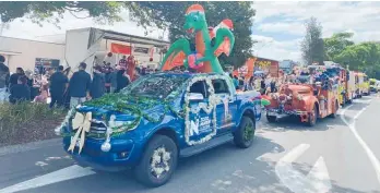  ?? ?? Todd Mcclay’s truck in the Seeka Te Puke Christmas Float Parade.