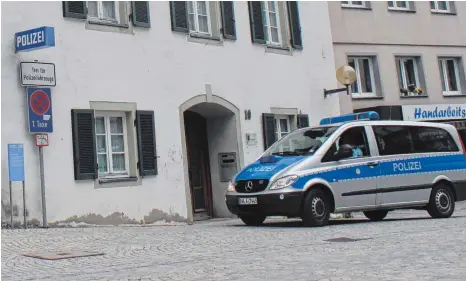  ?? FOTO: WOLFGANG HEYER ?? Die ermittelnd­en Beamten des Polizeipos­tens Bad Waldsee fuhren eigens nach Immenstadt im Allgäu.