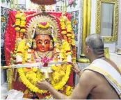  ?? — VIJAY GOHIL ?? Chaitra Navratri preparatio­ns at Mumbadevi temple