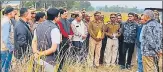  ??  ?? ▪ Grassland experts exchanging notes with DTR officials in Dudhwa.