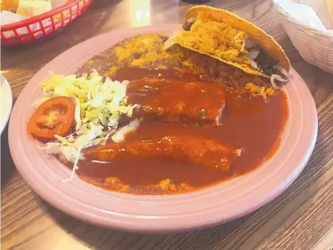  ?? JASON K. WATKINS/FOR THE JOURNAL ?? The combinatio­n plate at Eloy’s Mexican Restaurant comes with a pork tamale, an enchilada and a taco.