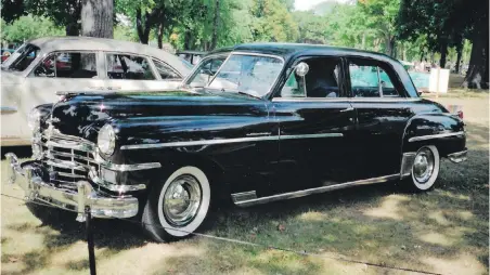  ??  ?? In 1949, Chrysler produced tall and roomy cars with massive grilles and robust bumpers.