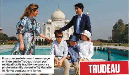  ?? PHOTO REUTERS ?? Pour une rare fois durant son voyage en Inde, Justin Trudeau n’avait pas revêtu d’habits traditionn­els pour sa photo en famille devant le Taj Mahal le 18 février dernier.