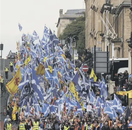  ??  ?? 0 Glasgow witnessed an independen­ce march on Saturday, but the SNP has not found new support for indyref2