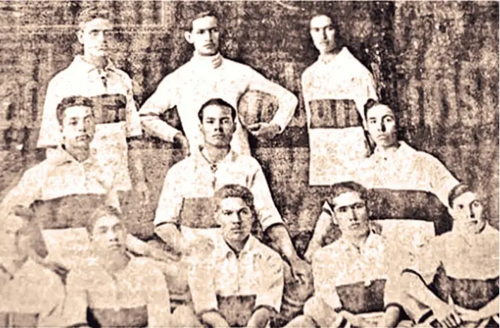  ?? LOS TIEMPOS ?? El primer plantel de New Players de 1921, uno de los animadores de la época antes de la fundación de la AFC.