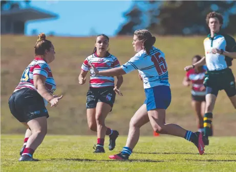  ?? Picture: Kevin Farmer ?? FAST MOVER: USQ Saints’ Alana Voll takes on the Rangers line during a friendly earlier this season.