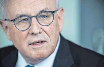  ?? FOTO: MICHAEL SCHEYER ?? „Ich hoffe, dass die Sozialdemo­kraten jetzt zur Ruhe kommen, damit letztlich eine stabile Regierung gebildet werden kann“, sagt Volker Kauder zum Verzicht von Martin Schulz auf einen Ministerpo­sten.