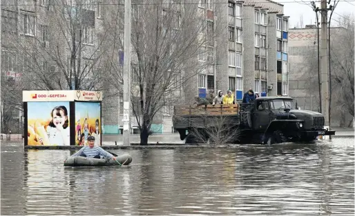  ?? — AFP ?? Rescuers evacuating residents from the flooded part of the city of Orsk, Russia’s Orenburg region, southeast of the southern tip of the Ural Mountains. Russia has declared a federal emergency in the Orenburg region, where the Ural river flooded much of the city of Orsk and is now reaching dangerous levels in the main city of Orenburg.