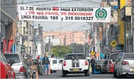  ?? ?? La comunidad del barrio 7 de Agosto optó por autodefend­erse ante las extorsione­s y amenazas de los grupos ilegales.