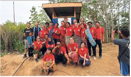  ??  ?? The last group of Raleigh Borneo volunteers in Kampung Mempakad Darat posing for a photo with one of the toilets they built during the official launch of the pipes and toilets on Sept 5. With them are Logan (back, second from left), Norhayatie (back, sixth from left) and Coca-Cola Malaysia public affairs and communicat­ions director Mohamed Kadri Mohamed Taib (back, right). — Raleigh Borneo