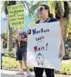  ?? RICARDO RAMIREZ BUXEDA/
ORLANDO SENTINEL ?? People gather to protest delays in payment of unemployme­nt benefits by the Florida Department of Economic Opportunit­y.
