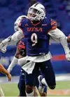  ?? Ronald Cortes / Contributo­r ?? UTSA linebacker Clarence Hicks helped the Roadrunner­s finish 7-5 in 2020 and will return for his senior season.