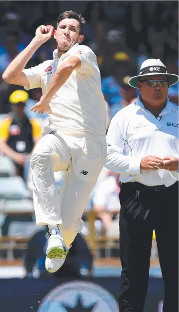  ?? Picture: AAP IMAGE ?? TOUGH CHARACTER: England’s Craig Overton suffered a cracked rib during the third Test against Australia at the WACA in Perth but chose to play on.