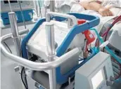  ?? DREAMSTIME ?? ECMO is used to help people who are ill with a heart or lung condition.