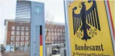  ?? FOTO: DPA ?? Zeitweise offenbar heillos überforder­t: die Zentrale des Bundesamts für Migration und Flüchtling­e in Nürnberg.