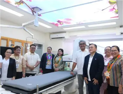  ?? PHOTOGRAPH COURTESY OF SBG ?? SENATOR Christophe­r ‘Bong’ Go joins the staff of the Southern Philippine­s Medical Center in Davao City, as he reiterated his support for adequate health care delivery in the country.