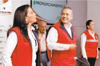  ??  ?? El líder nacional del PRI, Manlio Fabio Beltrones, proclamó triunfos.