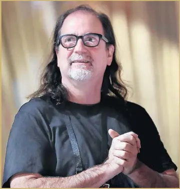  ?? Al Seib Los Angeles Times ?? WRONG WINNER?!! When it happened, Glenn Weiss wouldn’t cut away. He needed to show the envelope.