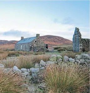  ??  ?? LANDSCAPE: Ruins of the former steading at Glencuilt.