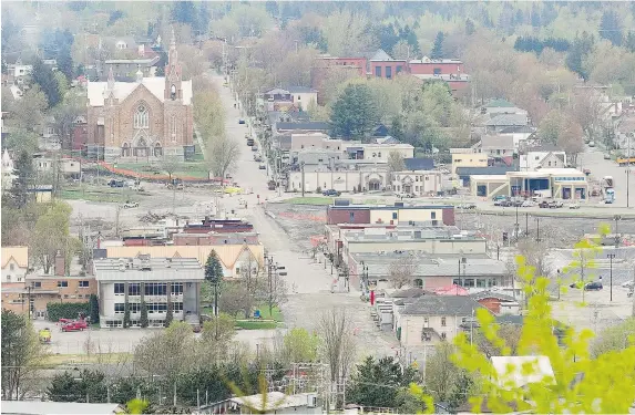  ?? PHIL CARPENTER/ THE GAZETTE ?? Lac-Mégantic’s residents disagree on whether the railway that brought them such grief should be moved. Meanwhile, those who own property downtown worry they’ll be expropriat­ed.