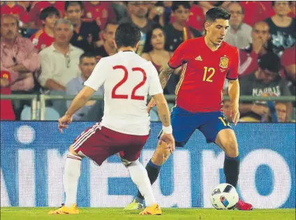  ?? FOTO: JA SIRVENT ?? Héctor Bellerín Uno de los jugadores con mayor proyección de la Rojita que debuta mañana en el Europeo sub-21