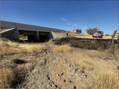  ?? CAL FIRE-BUTTE COUNTY — CONTRIBUTE­D ?? Cal Fire-Butte County firefighte­rs were able to keep several small fires from spreading Thursday near Shippee Road outside of Oroville.