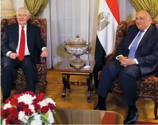  ??  ?? KHALED ELFIQ | AFP Secretário de Estado norte-americano Rex Tellerson cumpriu visita à cidade do Cairo