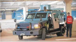  ?? JOSHUA MCKERROW/CAPITAL GAZETTE ?? A police armored truck arrives in the parking garage before the start of a 2019 training exercise at the Westfield Annapolis Mall. Police access to such equipment would be limited on legislatio­n working through the General Assembly.