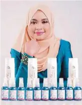  ??  ?? SITI Mariam menghasilk­an rangkaian produk rambut sendiri.