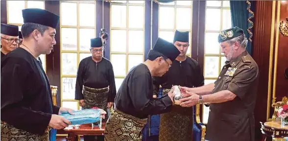 Osman Angkat Sumpah Mb Johor Ke 16 Pressreader