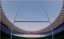  ?? FAMA ?? Lo stadio Olimpico di Roma in versione rugby, coi pali sul prato