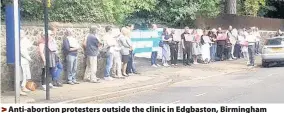  ??  ?? > Anti-abortion protesters outside the clinic in Edgbaston, Birmingham