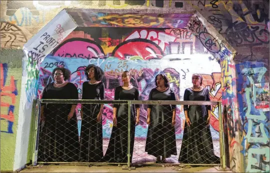  ?? PHOTOS BY NATRICE MILLER/NATRICE.MILLER@AJC.COM ?? The Spelman College Glee Club performs Thursday inside the Krog Street Tunnel, which attracts graffiti artists from all across metro Atlanta. The unique performanc­e was part of the four-day South Arts and Creative Placemakin­g Communitie­s summit.