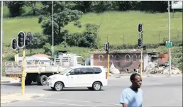  ??  ?? Motorists are calling for traffic lights to be fixed in Cato Manor.the intersecti­on of Bellair Road and King Cetshwayo (Jan Smuts) Highway is busy and a hotspot for accidents.