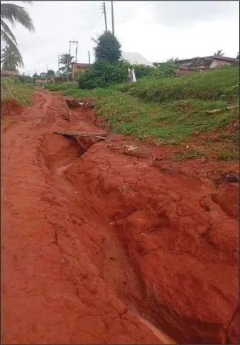  ??  ?? The state of the road leading to Ubulu-Uku Quarters