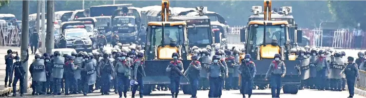  ??  ?? Police advance towards protesters demonstrat­ing against the military coup in Yangon.