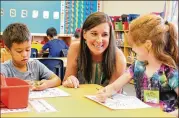  ?? JENNA EASON / JENNA.EASON@COXINC.COM ?? Kerri Griffin, a kindergart­en teacher at Level Creek Elementary School in Suwannee, talks to her students Owen DeGeorge and Ana Fogle-Weekley during the first day of class in August.