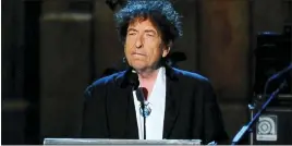  ??  ?? Bob Dylan accepts the 2015MusiCa­res Person of the Year award.