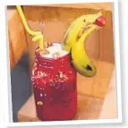  ??  ?? Banana, cherry and whipped cream freakshake