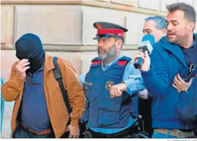  ?? ALEJANDRO GARCÍA / EFE ?? El acusado, a su llegada a la Audiencia de Barcelona durante el juicio, en marzo de 2019.