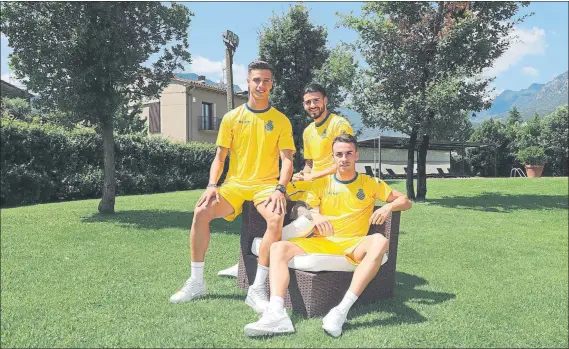  ?? FOTO: RCDE ?? Álex López, Puado y ‘Pipa’, tres jugadores de la casa blanquiazu­l Es el primer año que tienen ficha profesiona­l y quieren aprovechar su oportunida­d