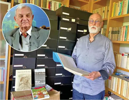  ?? FOTO: SUSANNE SCHULZ, BERND WÜSTNECK (NK-MONTAGE) ?? Ehrenamtli­ch arbeitet Winfried Braun im Literaturz­entrum den Nachlass von Helmut Sakowski (kleines Bild) auf.