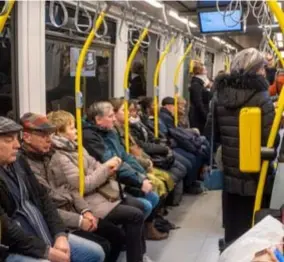  ?? JORIS HERREGODS FOTO ?? Het is druk op tram 7. Dat de lijn wordt afgeschaft begrijpt niemand.