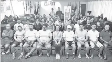  ??  ?? SASA secretary Cynthia Chin (seated centre) with FINA senior instructor Richard Powers (seated 4th right) and participan­ts of the course.