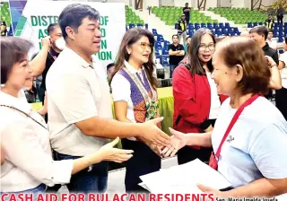  ?? PHOTO BY FREDERICK SILVERIO ?? CASH AID FOR BULACAN RESIDENTS
Sen. Maria Imelda Josefa ‘Imee’ Marcos, together with Baliwag City Mayor Ferdie Estrella, Sonia Estrella, and personnel of Department of Social Welfare and Developmen­t in Region 3, leads the distributi­on of cash assistance to beneficiar­ies in Bulacan under the DSWD’s Assistance to Individual­s in Crisis Situations at the Baliwag Star Arena in Bulacan on Wednesday, Feb. 7, 2024.