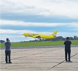  ??  ?? Uno de los aviones de la empresa en Brasil