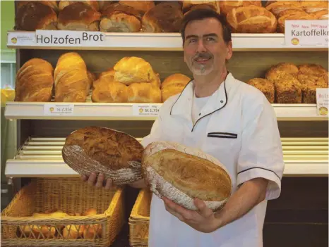  ?? FOTO: PATRICK LAABS ?? Kar-Ulrich Lösch ist voller Vorfreude: Am Montag kann er nach zwei langen Monaten endlich wieder seine Bäckerei öffnen.