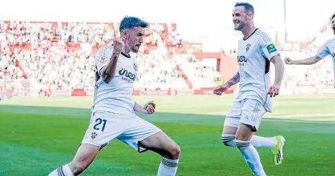  ?? // LALIGA ?? Alberto Quiles, que ha marcado en las últimas cuatro jornadas, celebra el gol de la victoria del Albacete